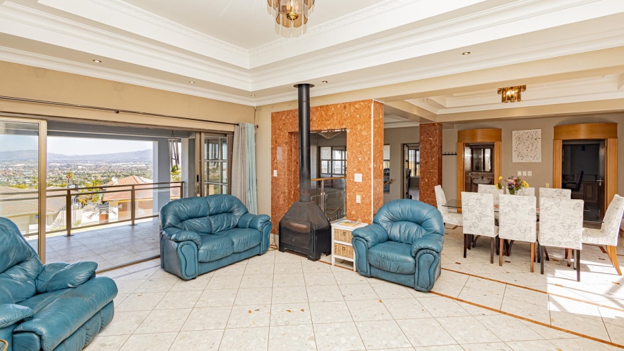 7 Bedroom Property for Sale in Plattekloof Western Cape